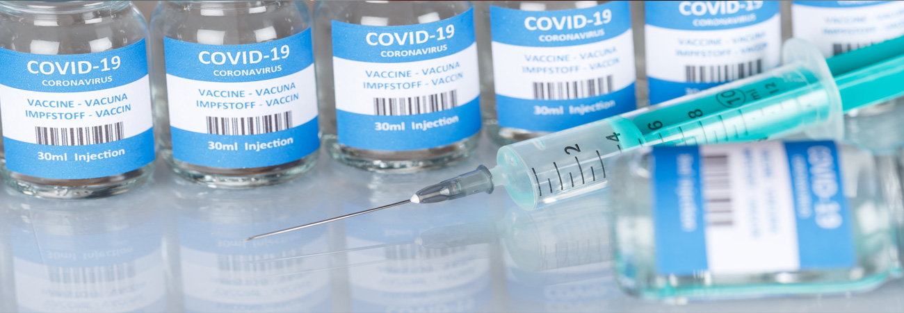 Abbildung von Corona-Impfstoff-Fläschchen mit einer Spritze
