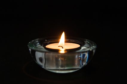 Teelichte sicher verwenden & Wachsbrand verhindern