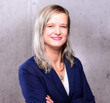 Julia  Grund