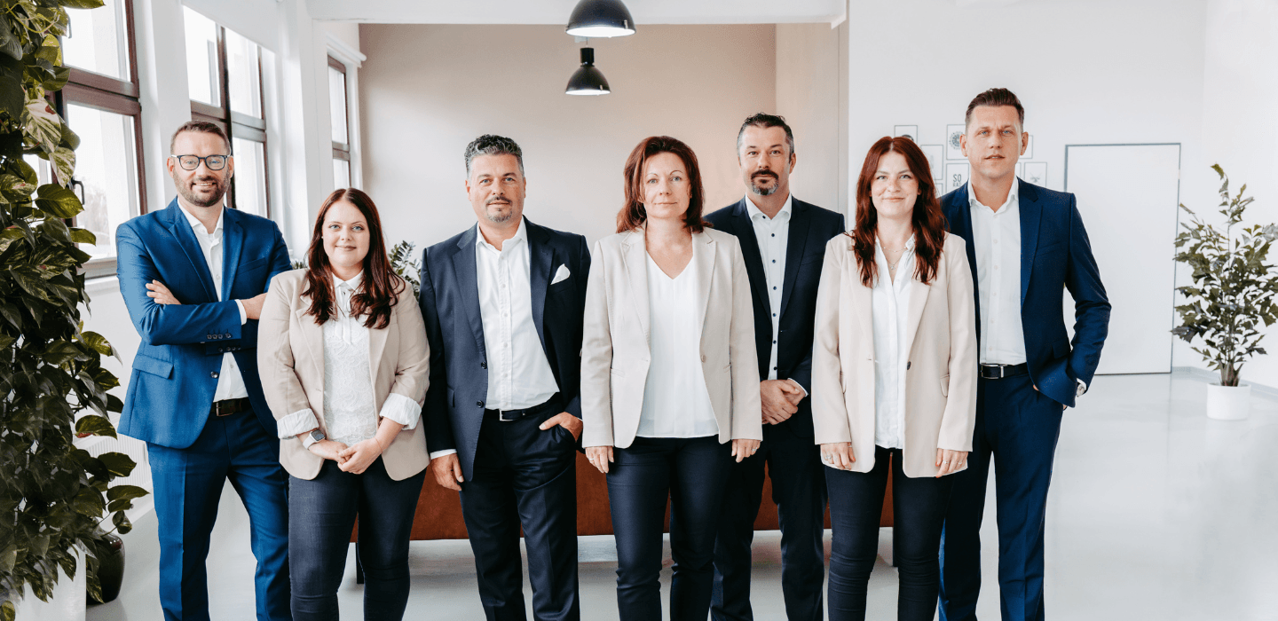Teambild mit allen Mitarbeitenden der Maklerdirektion der Sparkassen-Versicherung Sachsen