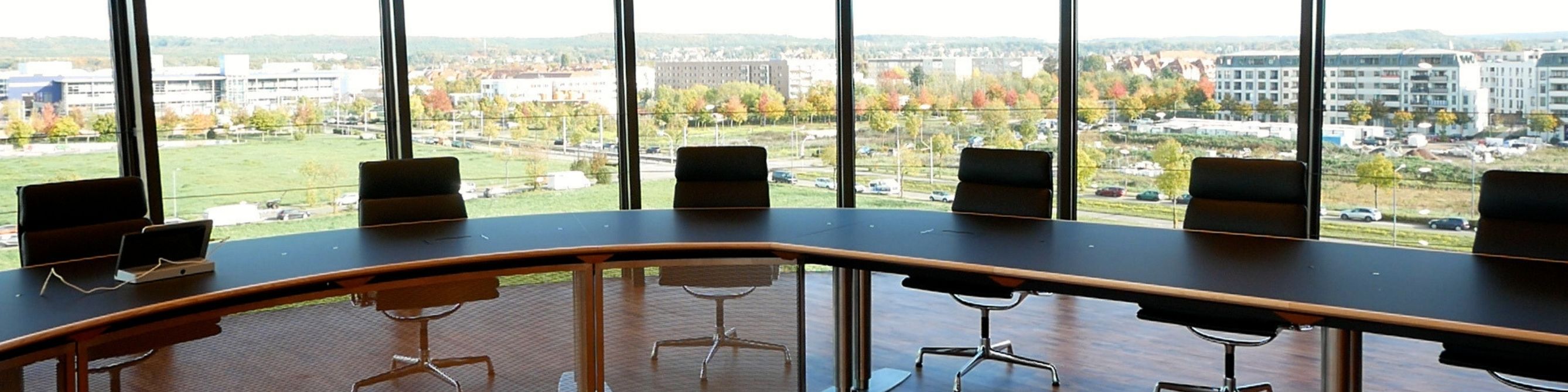 Foto eines Konferenzraumes in der Hauptverwaltung der Sparkassen-Versicherung Sachsen in Dresden