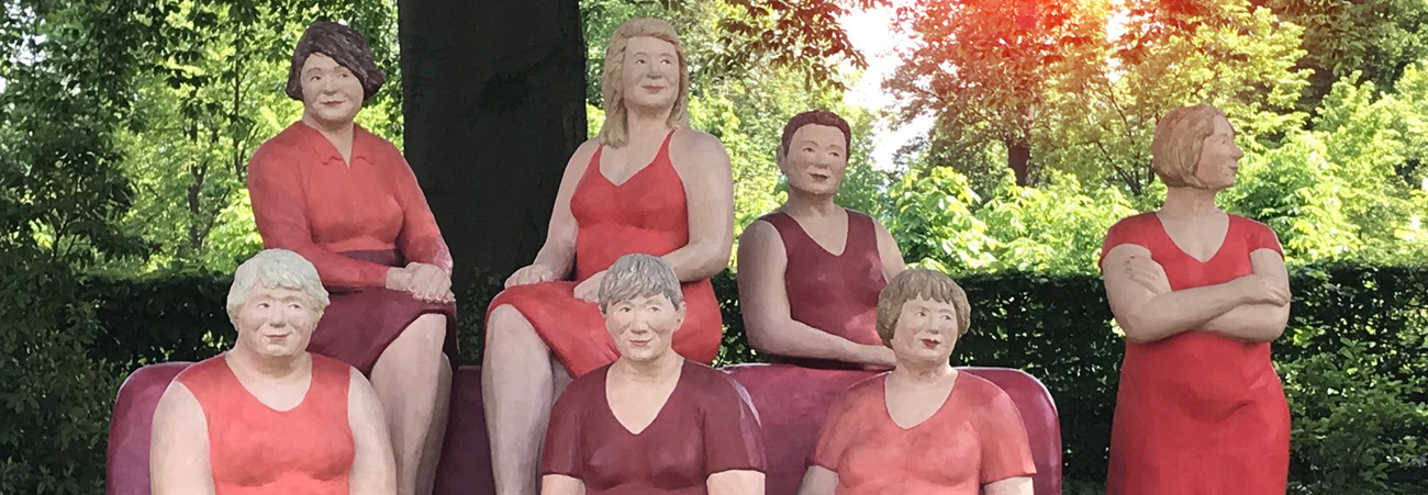 Figuren der Ausstellung Alltagsmenschen im Park Lichtenwalde