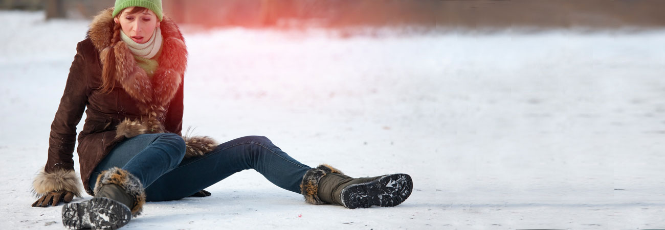 gestürzte Frau auf Schnee