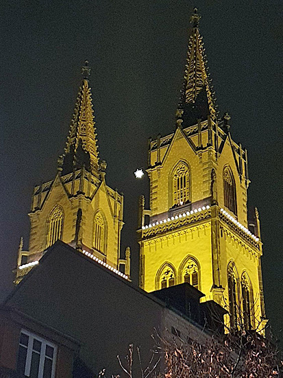 ST.-Aegidinkirche Oschatz mit leuchtendem Stern