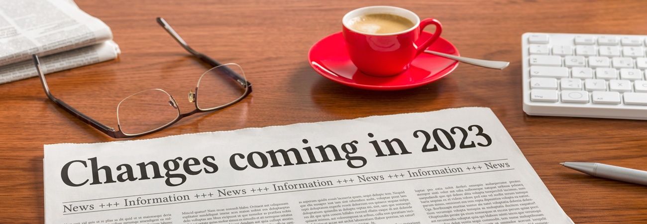 Zeitung mit englischer Überschrift "Änderungen 2023"