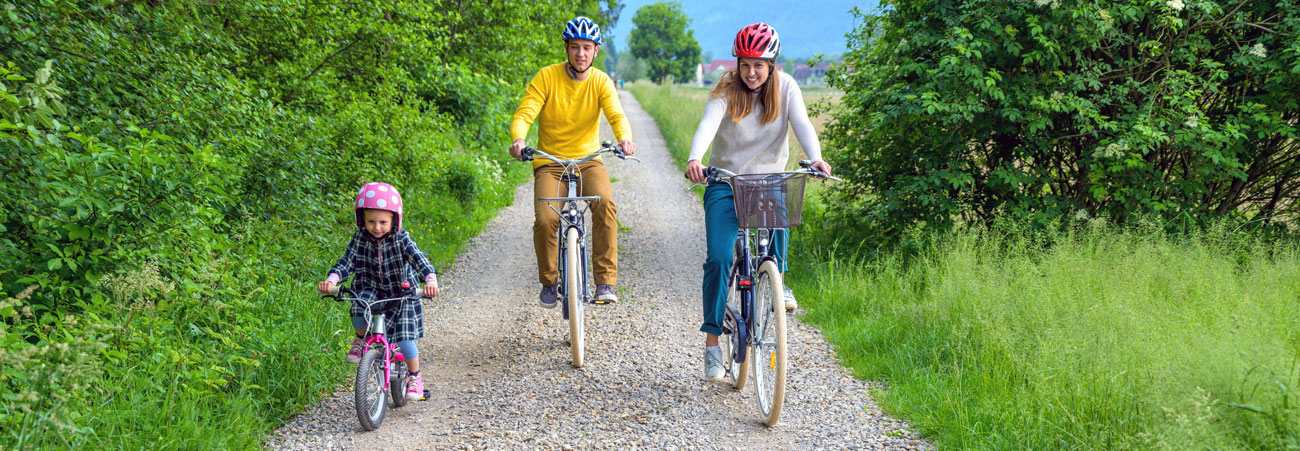 Familie auf Radtour