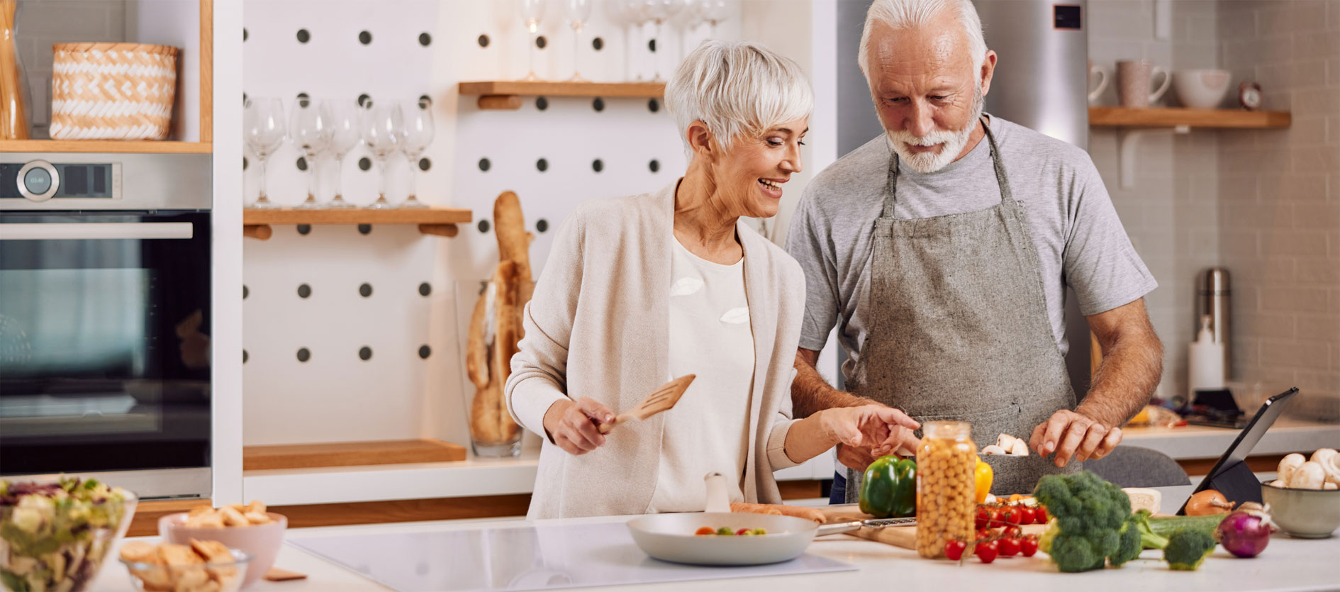 Seniorenpaar kocht gemeinsam