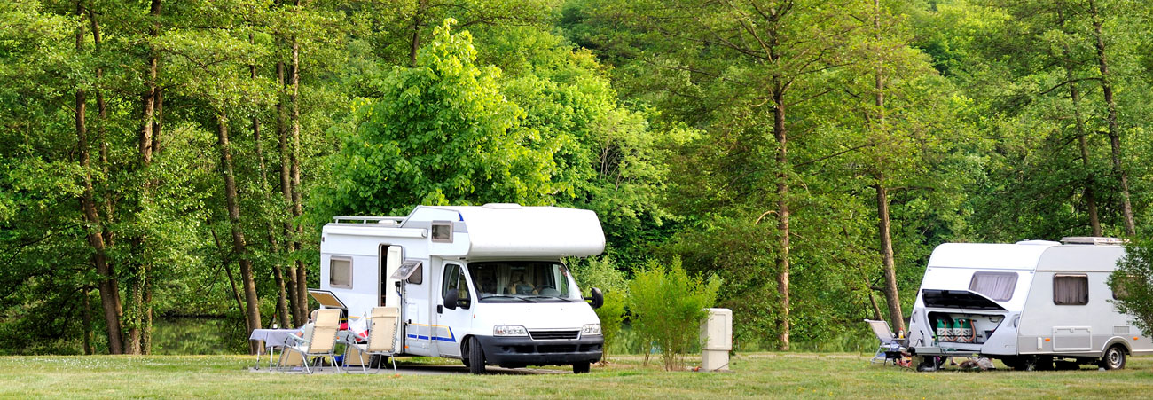 Wohnmobile auf Campingplatz