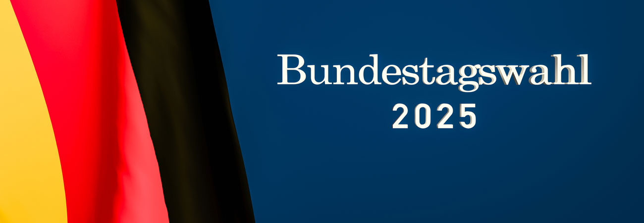 Flagge Deutschlands mit Schriftzug Bundestagswahl