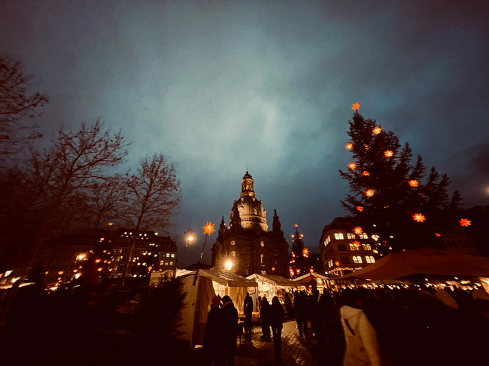weihnachtliche Szenerie Dresdner Neumarkt