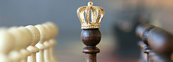 Schachfigur mit einer Krone. 