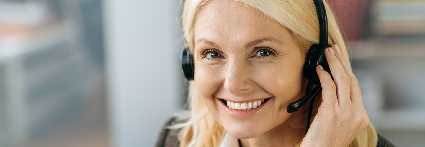 Frau mit Headset