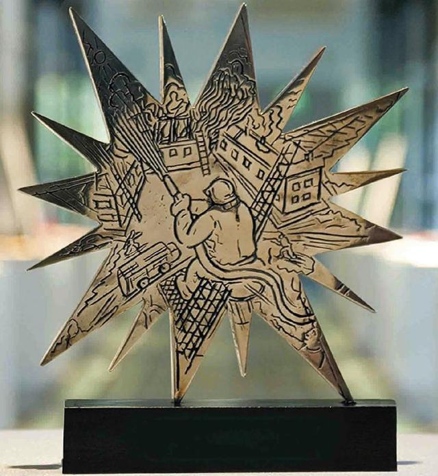 „IF Star“ – handgefertigte Bronze-Gewinnerskulptur des Künstlers Siegfried Neuenhagen