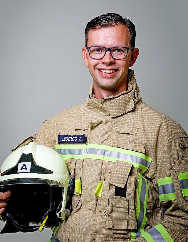 Der Agenturleiter Veit Ludewig der Sparkassen-Versicherung Sachsen (S-Mobil) engagiert sich in seiner Freizeit als Wehrleiter bei der Freiwilligen Feuerwehr Wachau. 