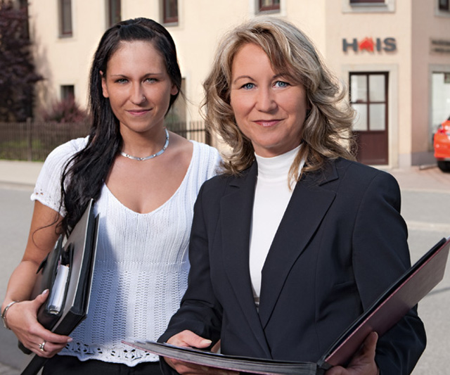 Hausverwalter Claudia und Heike Jacob, Kundinnen der SV Sachsen